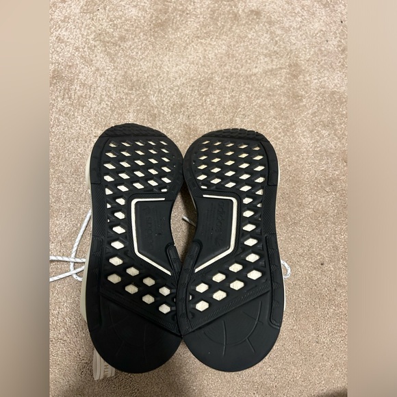 size 7 gray adidas sneakers! - Picture 4 of 4